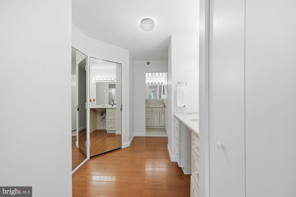 15100 INTERLACHEN DRIVE Unit: 4-124
