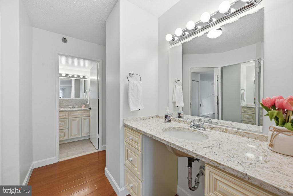 15100 INTERLACHEN DRIVE Unit: 4-124
