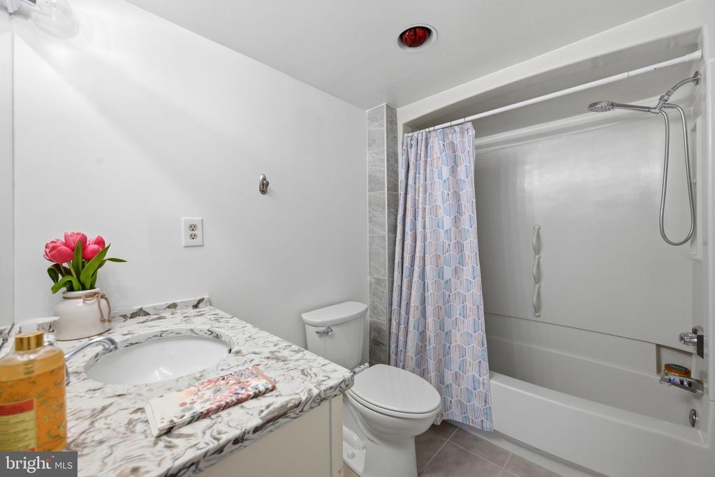 15100 INTERLACHEN DRIVE Unit: 4-124