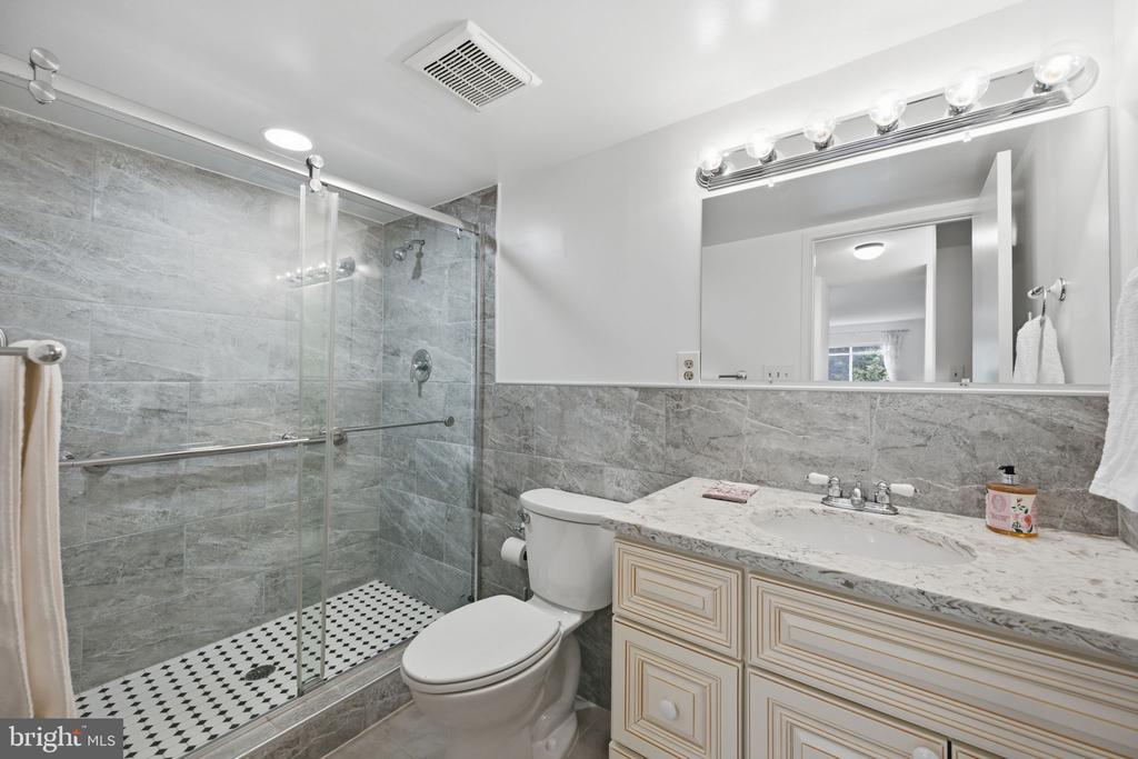 15100 INTERLACHEN DRIVE Unit: 4-124