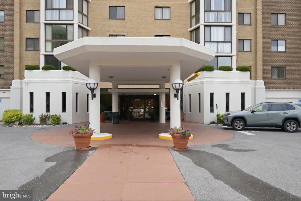 15100 INTERLACHEN DRIVE Unit: 4-124