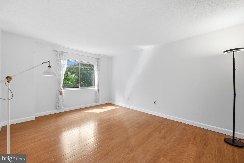 15100 INTERLACHEN DRIVE Unit: 4-124