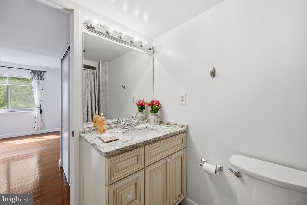 15100 INTERLACHEN DRIVE Unit: 4-124