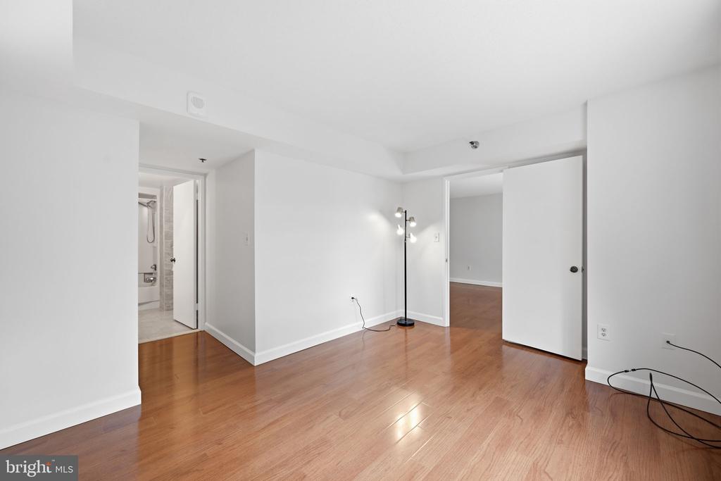 15100 INTERLACHEN DRIVE Unit: 4-124