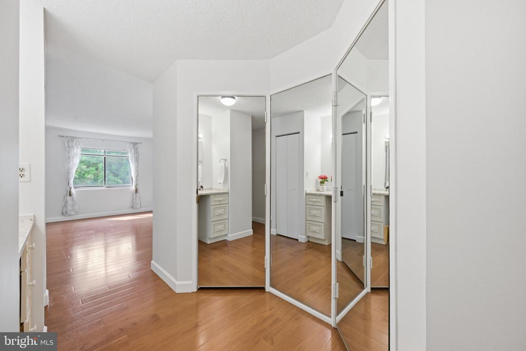 15100 INTERLACHEN DRIVE Unit: 4-124