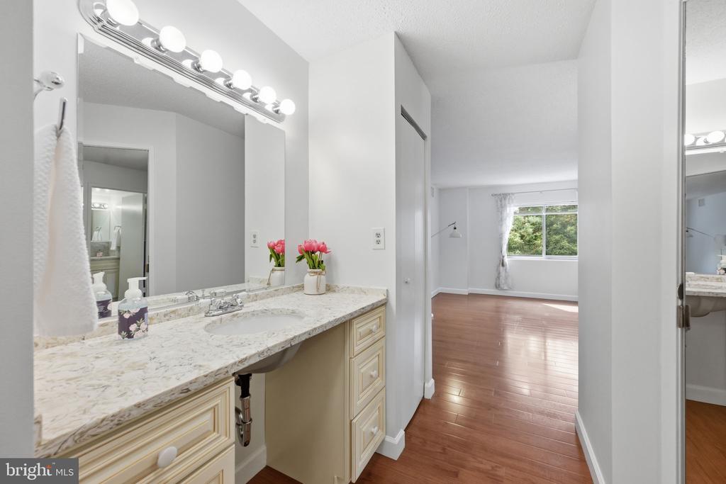 15100 INTERLACHEN DRIVE Unit: 4-124