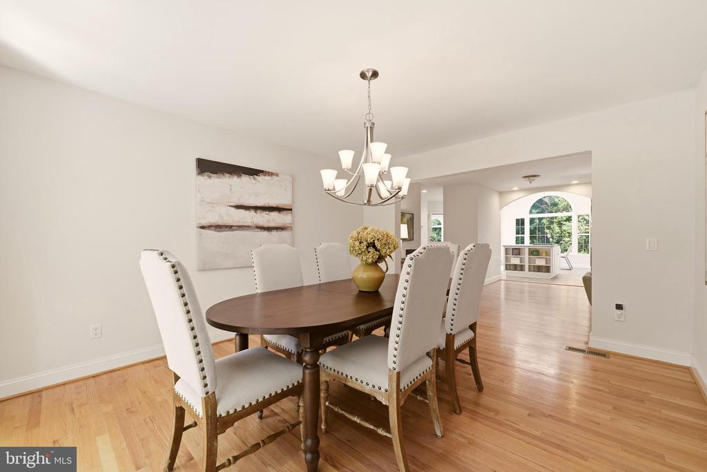 3211 FARMINGTON DRIVE