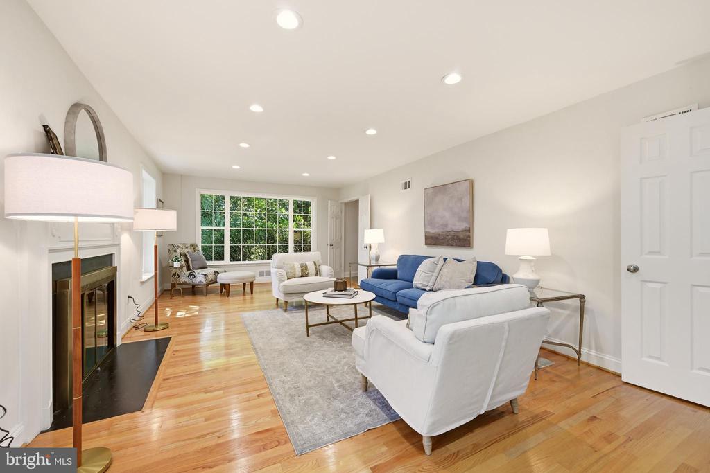 3211 FARMINGTON DRIVE