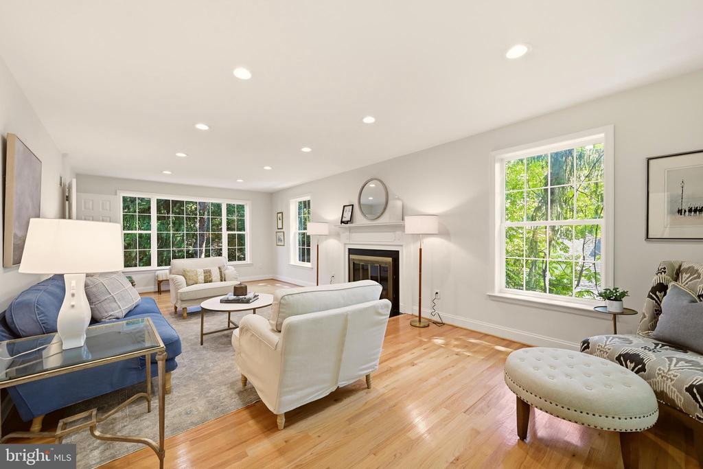 3211 FARMINGTON DRIVE
