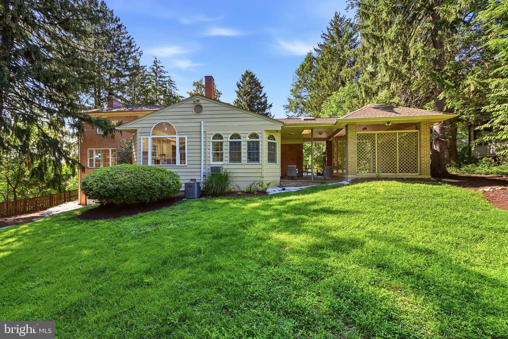 3211 FARMINGTON DRIVE