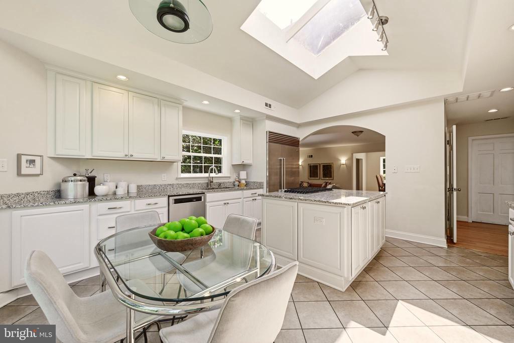 3211 FARMINGTON DRIVE