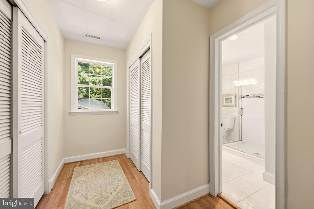 3211 FARMINGTON DRIVE