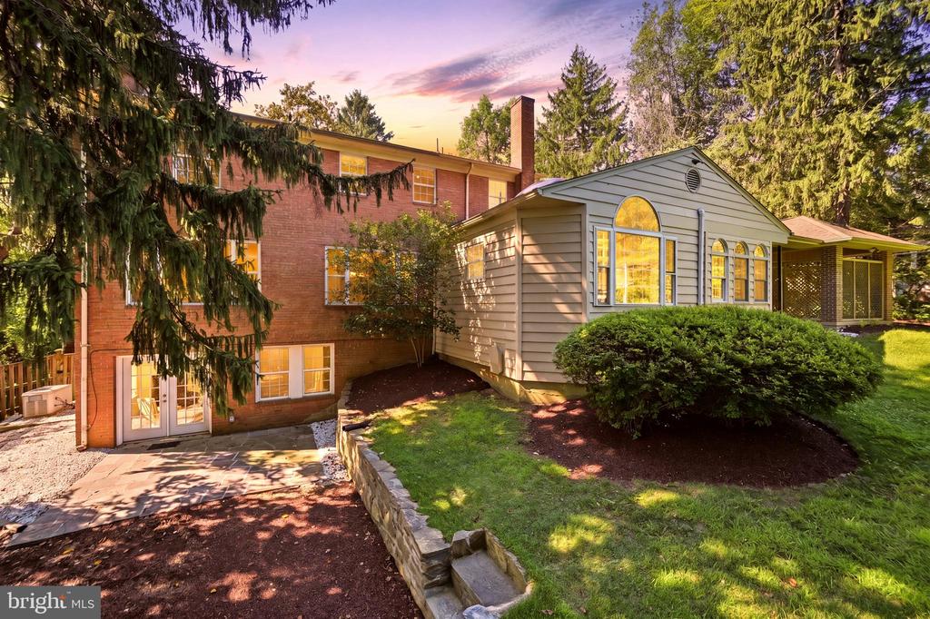 3211 FARMINGTON DRIVE