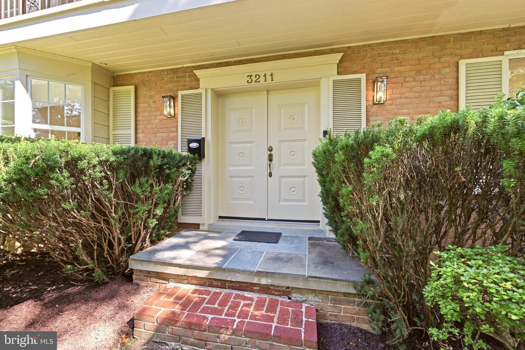 3211 FARMINGTON DRIVE