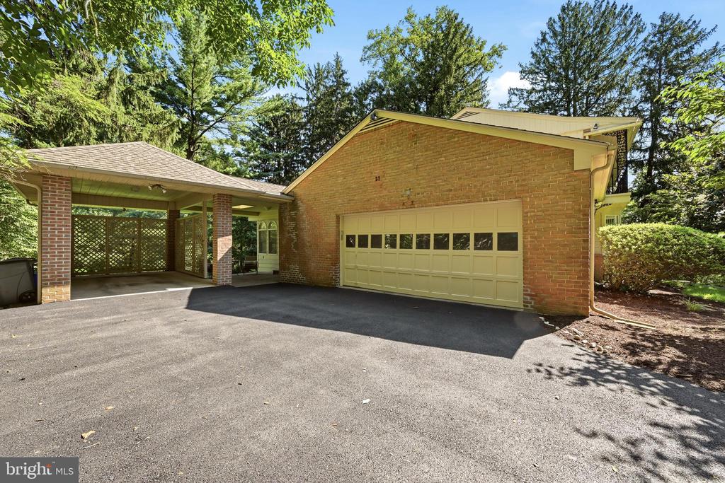 3211 FARMINGTON DRIVE