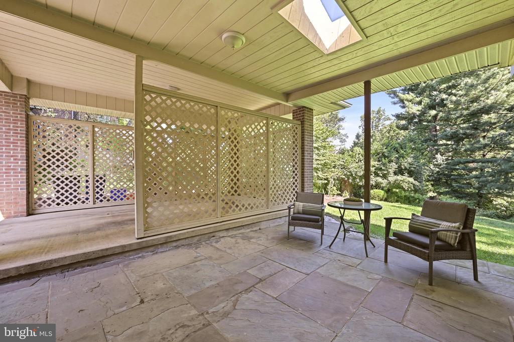 3211 FARMINGTON DRIVE