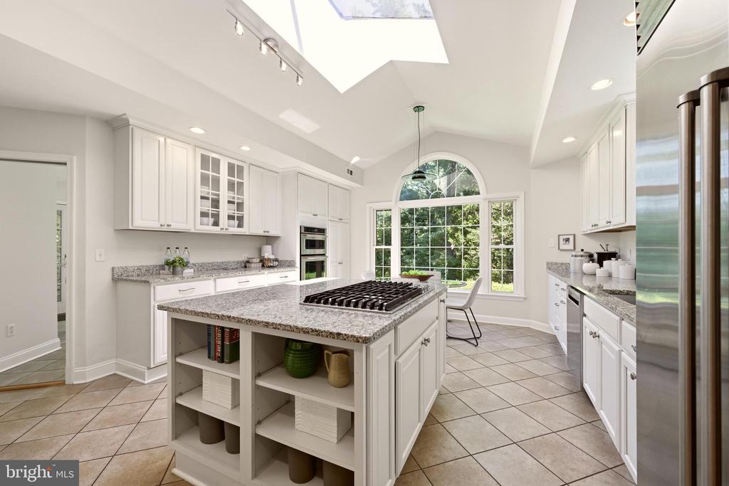 3211 FARMINGTON DRIVE