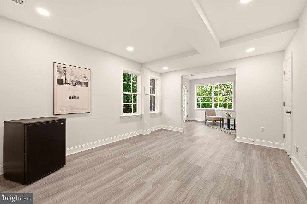 3211 FARMINGTON DRIVE