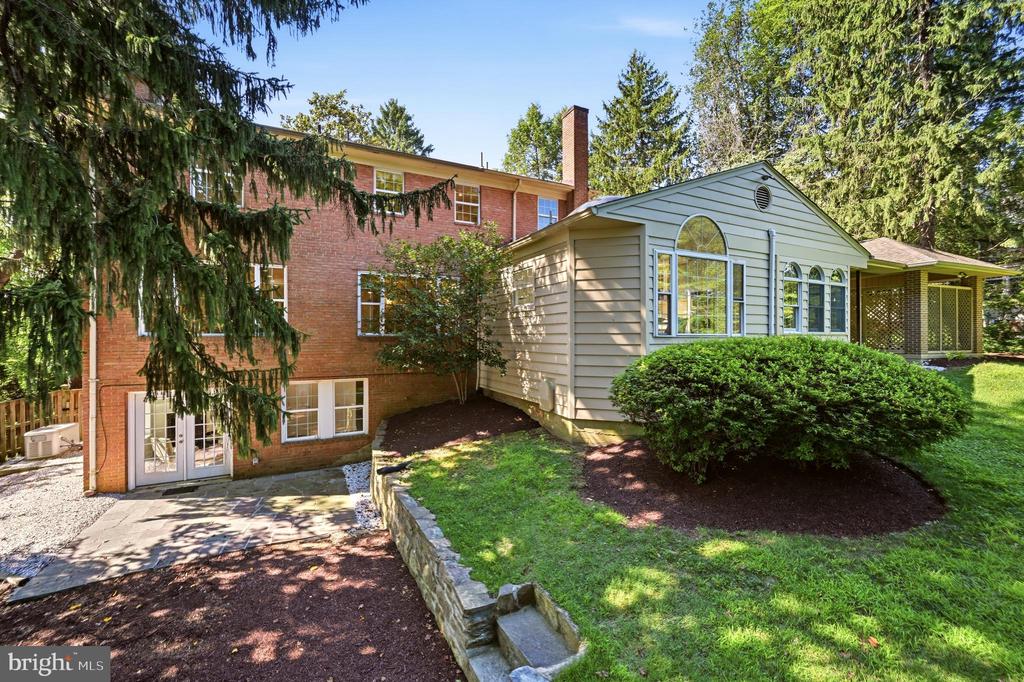 3211 FARMINGTON DRIVE
