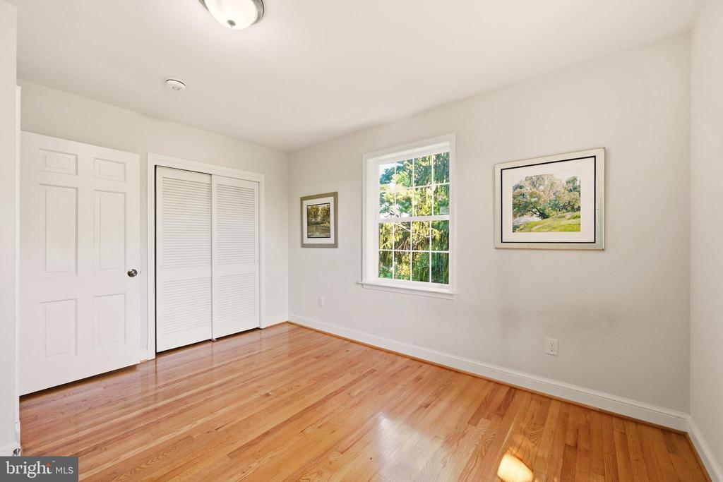 3211 FARMINGTON DRIVE