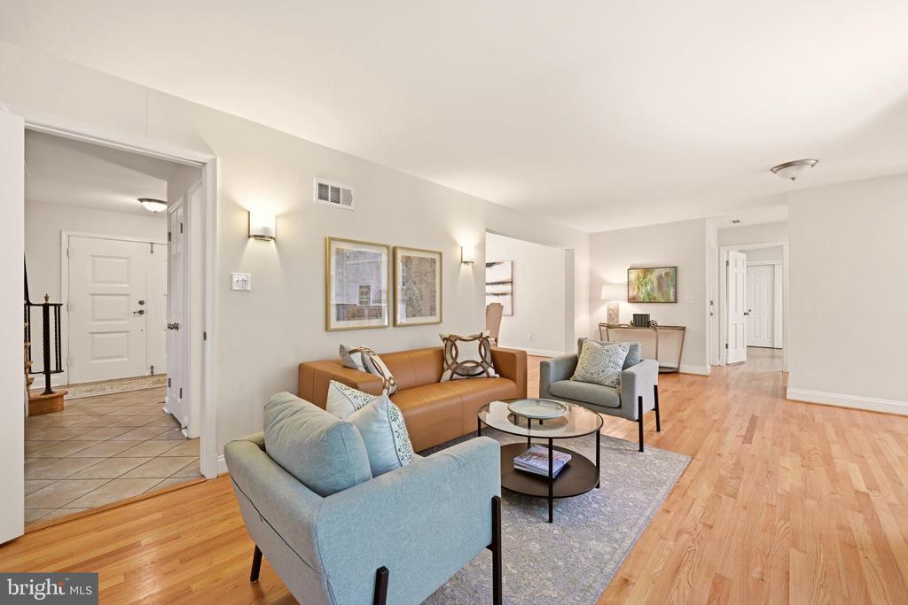 3211 FARMINGTON DRIVE