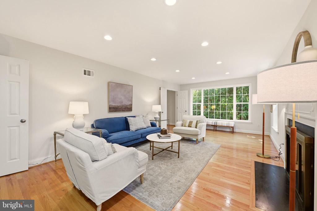 3211 FARMINGTON DRIVE