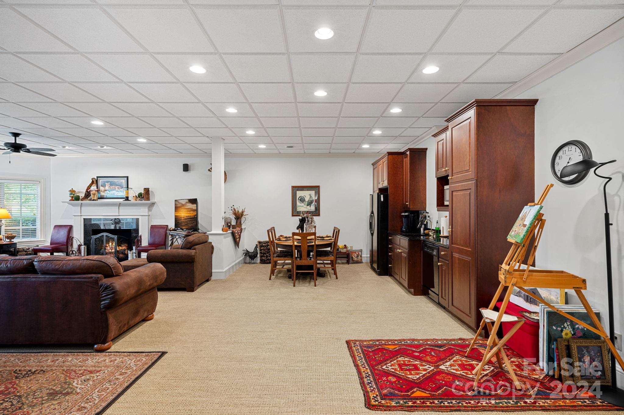 1727 Southpoint Lane