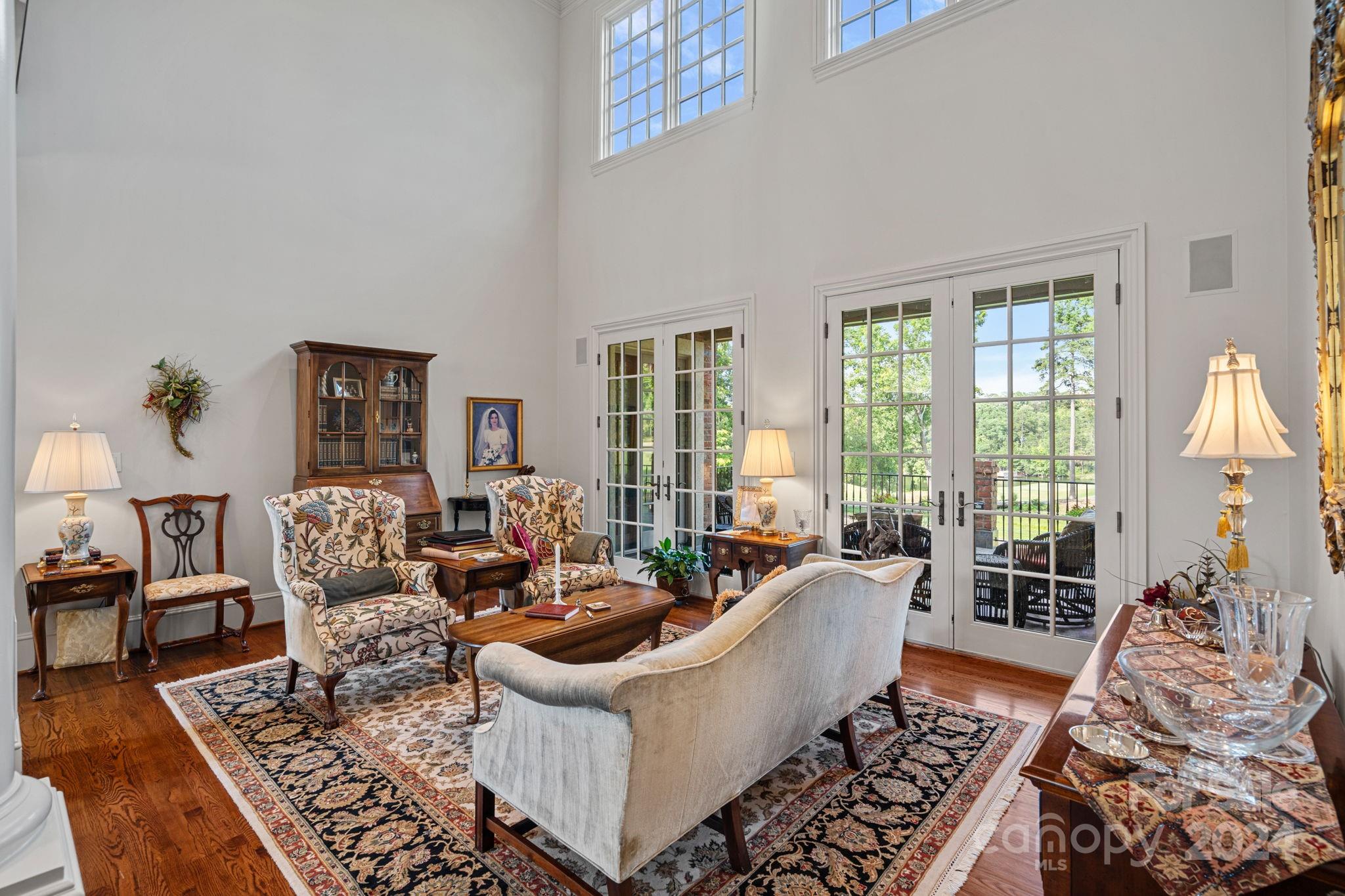 1727 Southpoint Lane