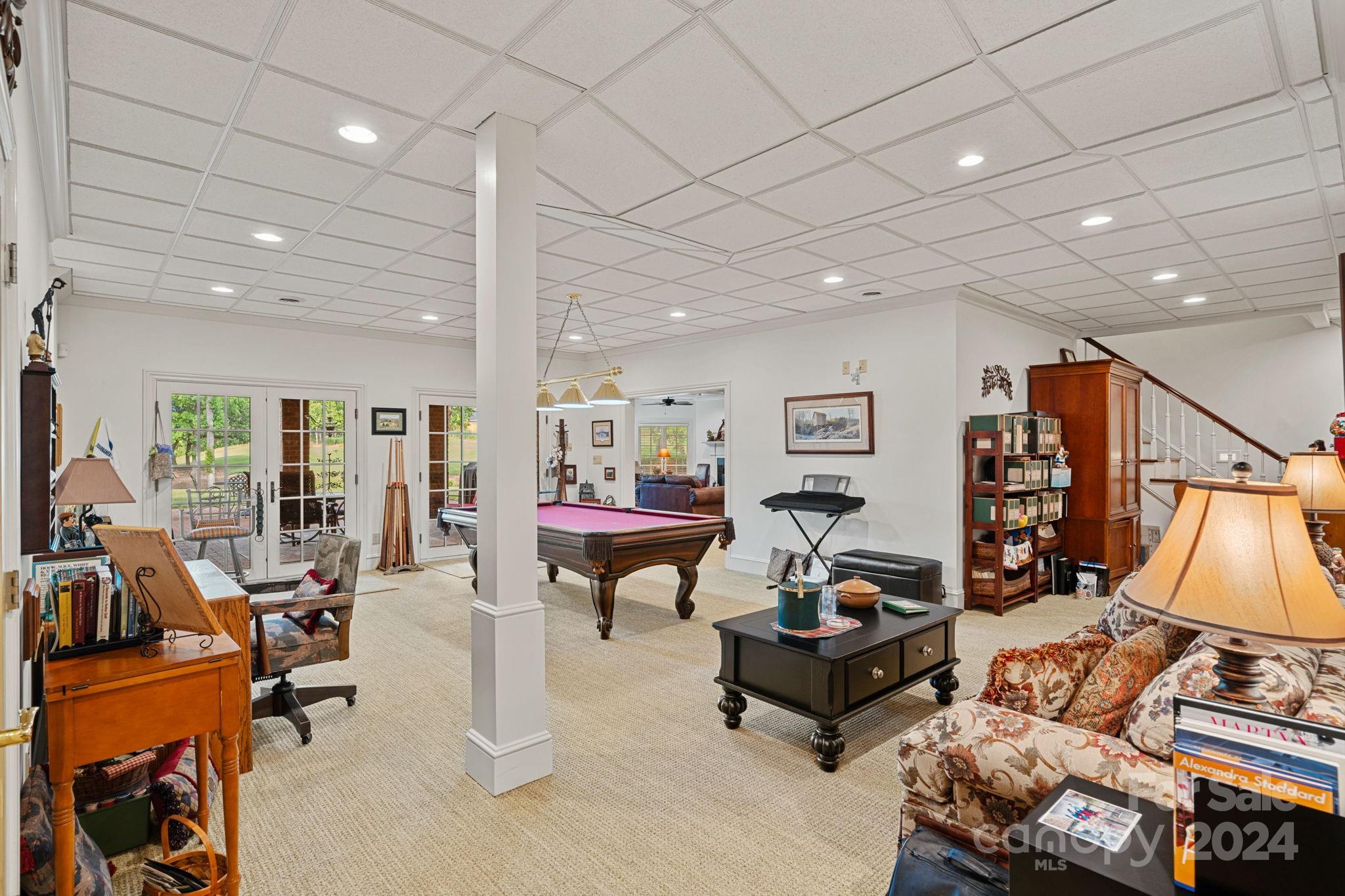 1727 Southpoint Lane