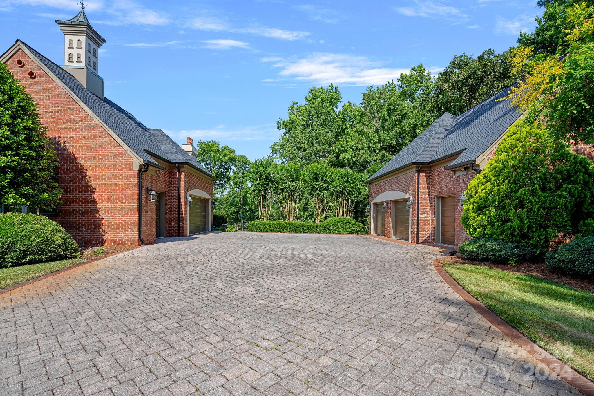 1727 Southpoint Lane