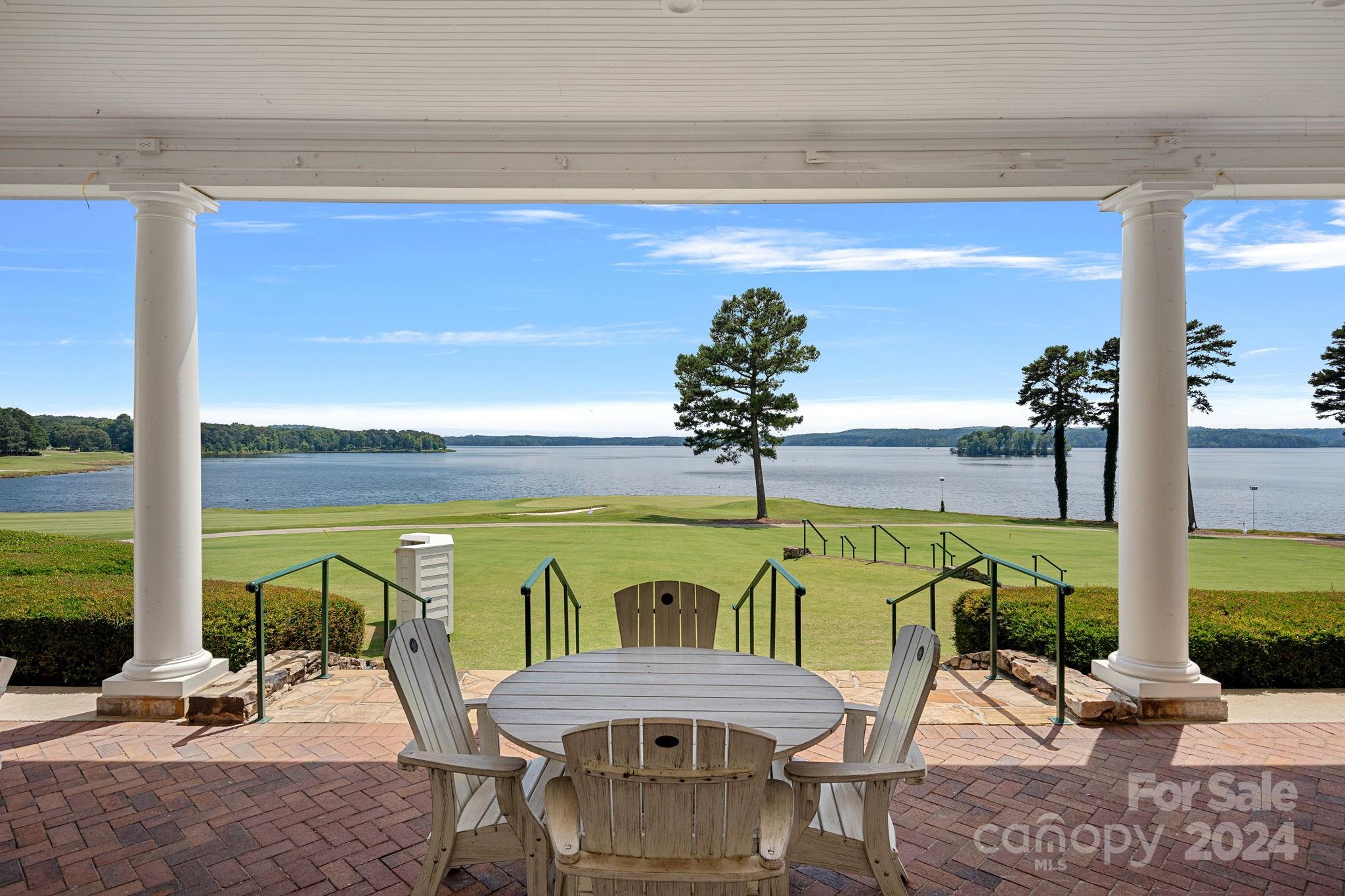 1727 Southpoint Lane