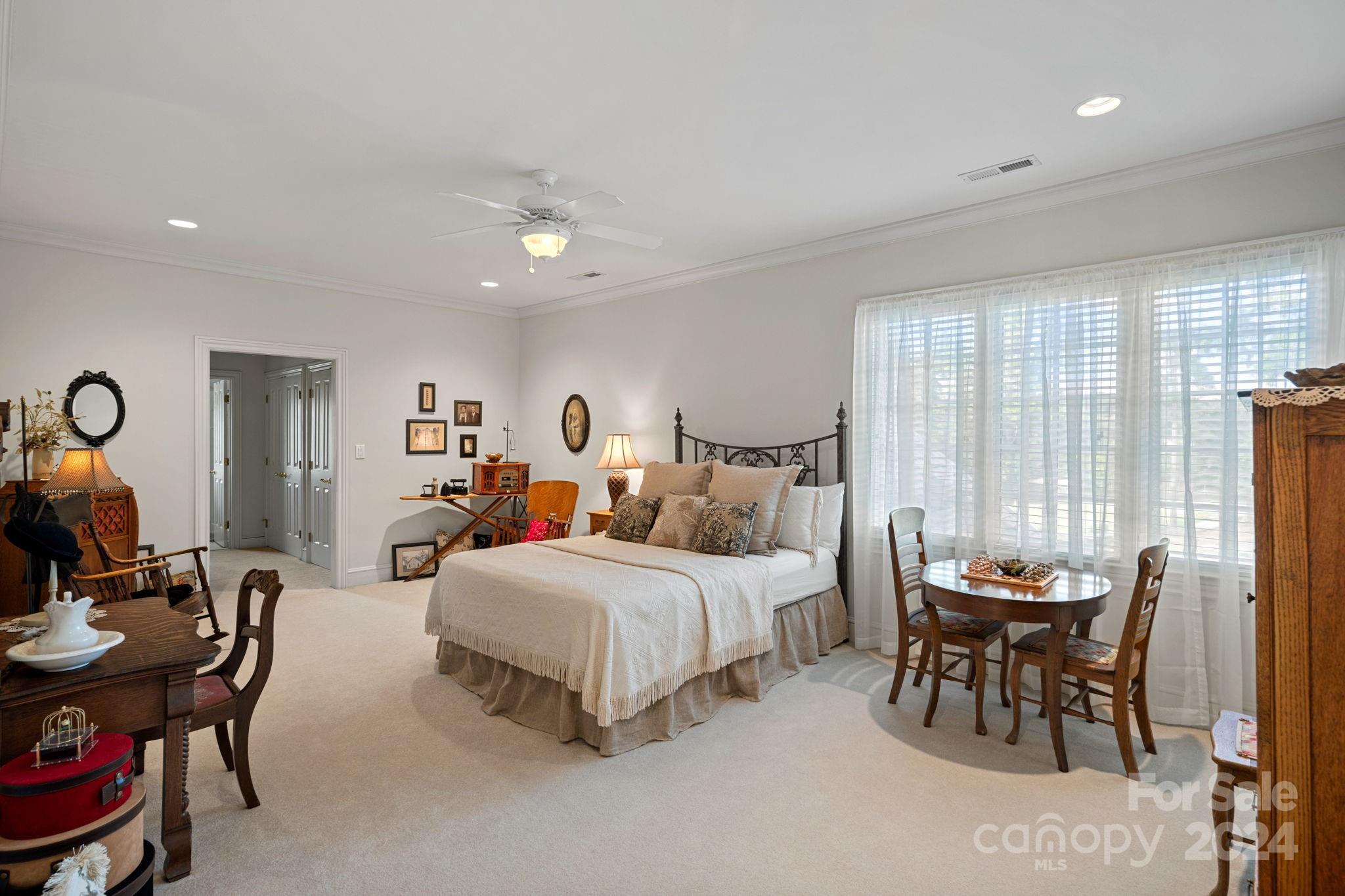 1727 Southpoint Lane