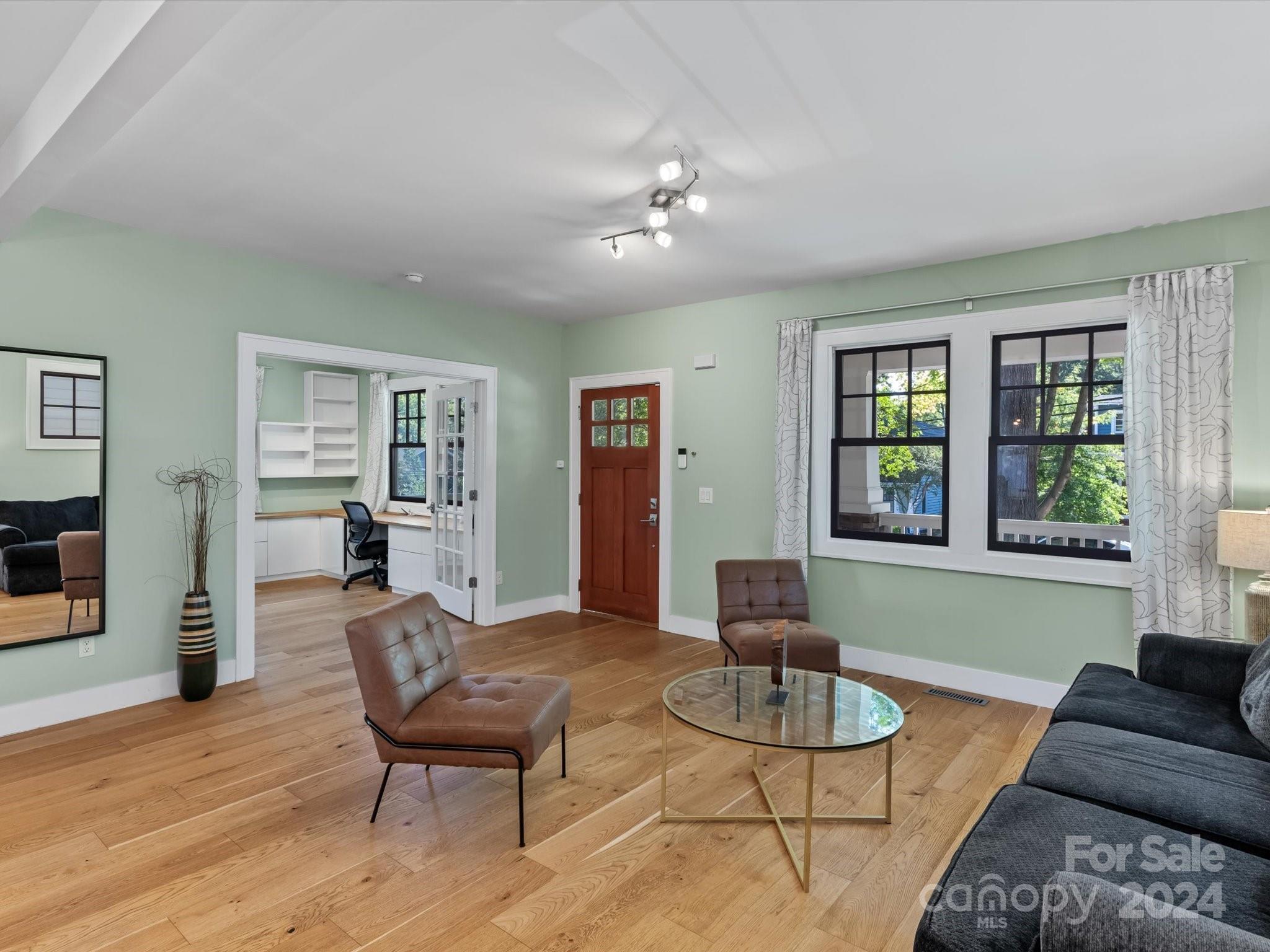2020 Lyndhurst Avenue