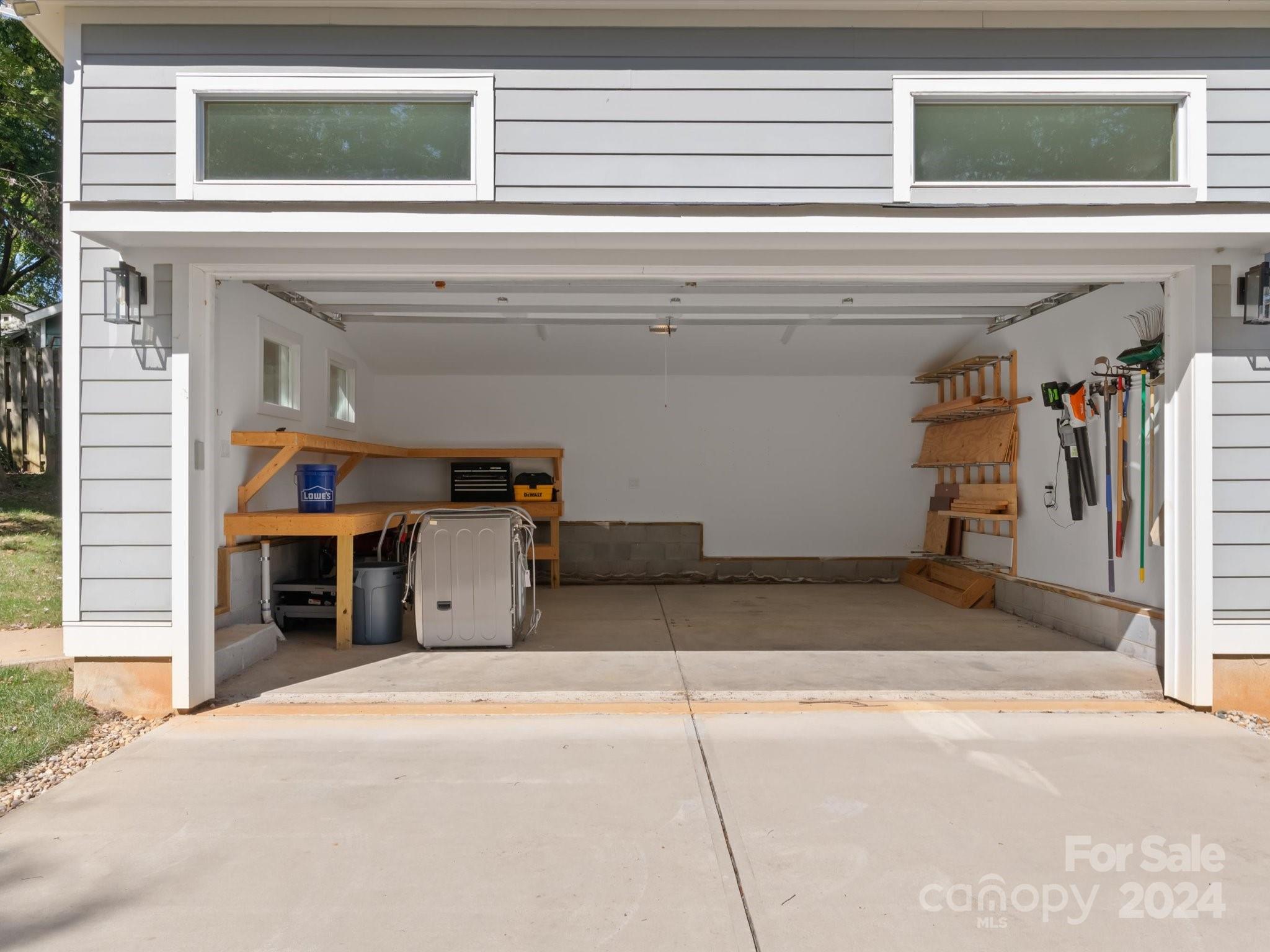 2020 Lyndhurst Avenue