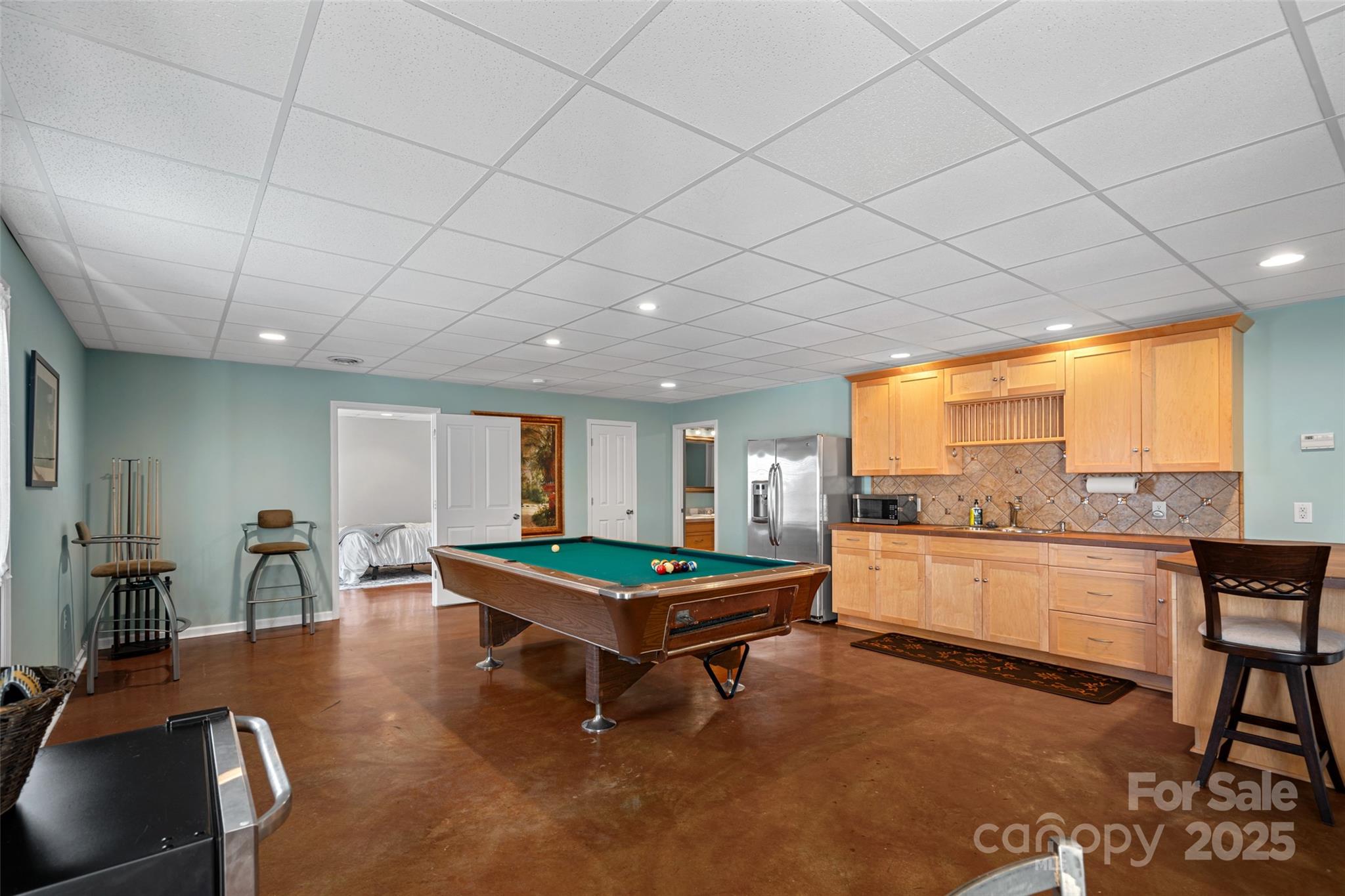 2635 Queens Drive