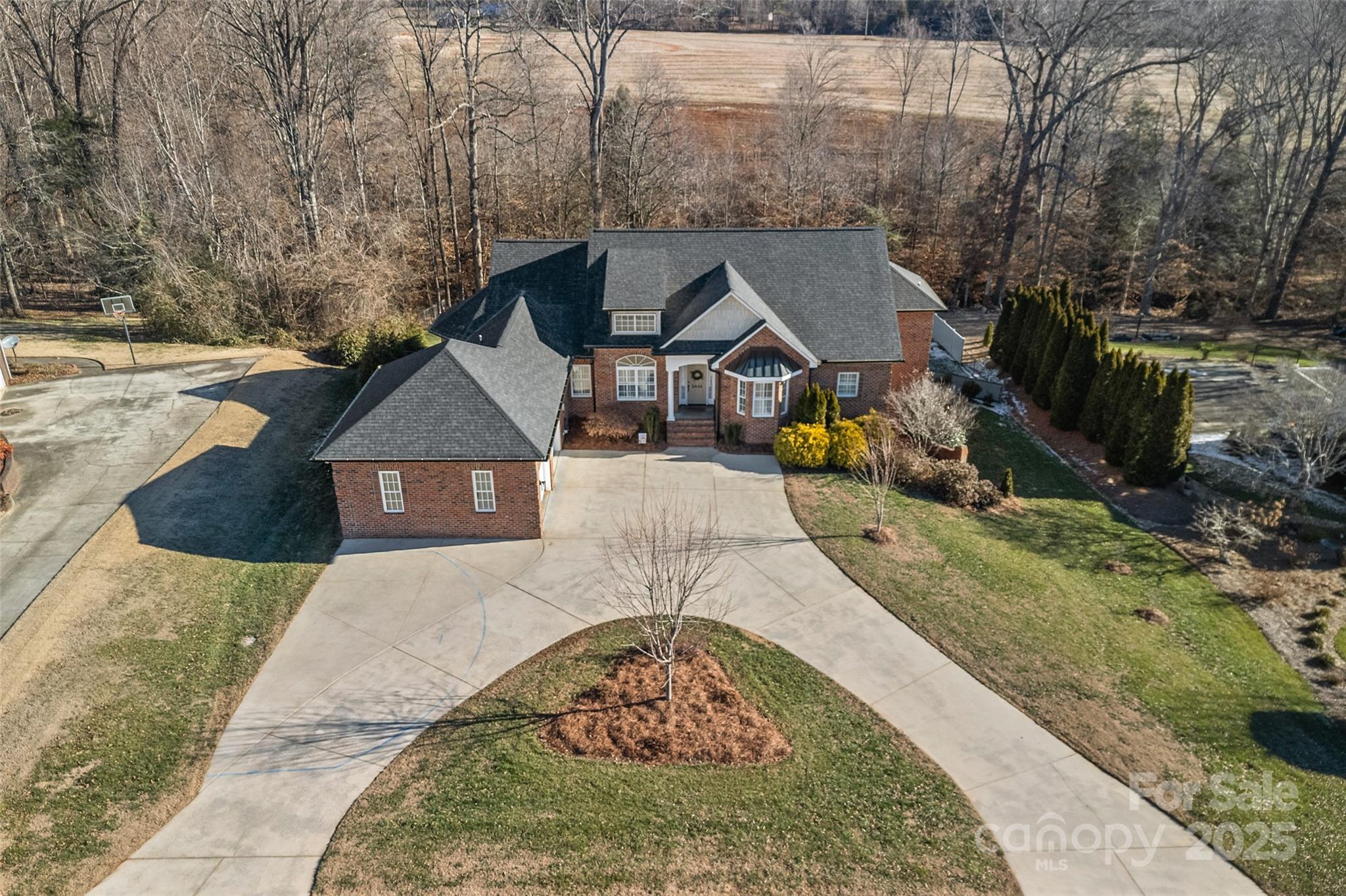 2635 Queens Drive