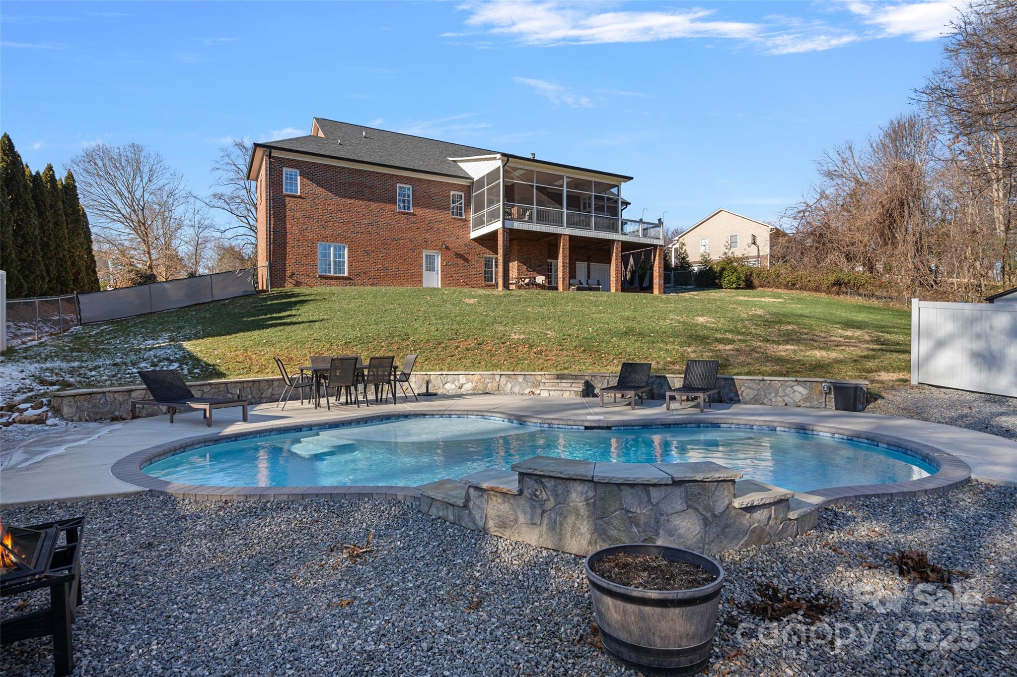 2635 Queens Drive