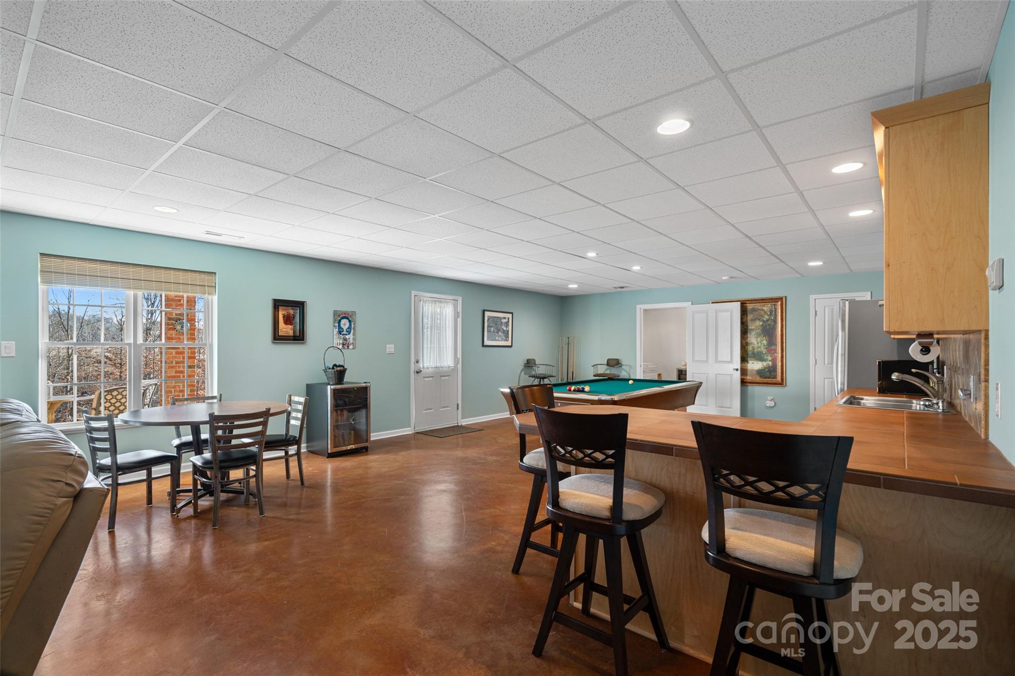2635 Queens Drive