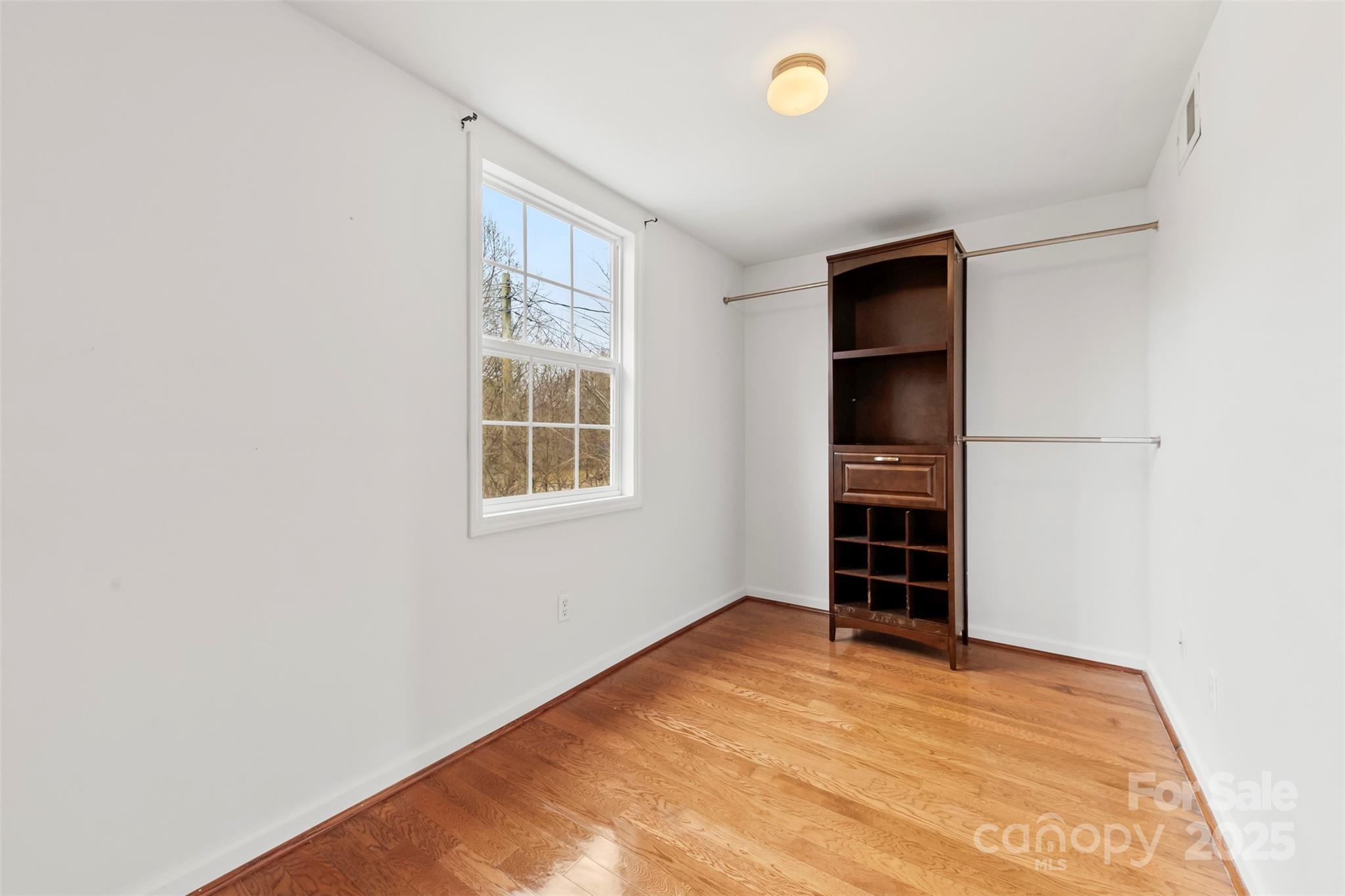 590 Main Street SW