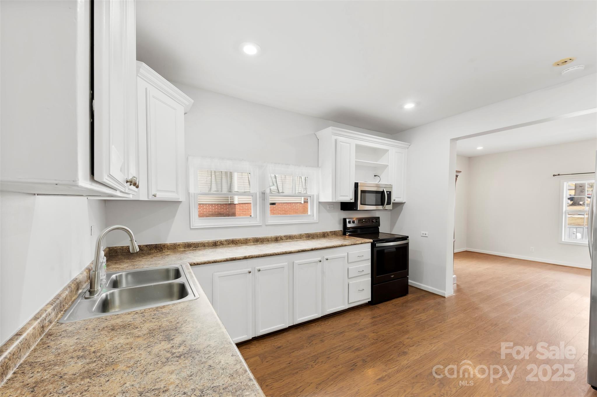 590 Main Street SW