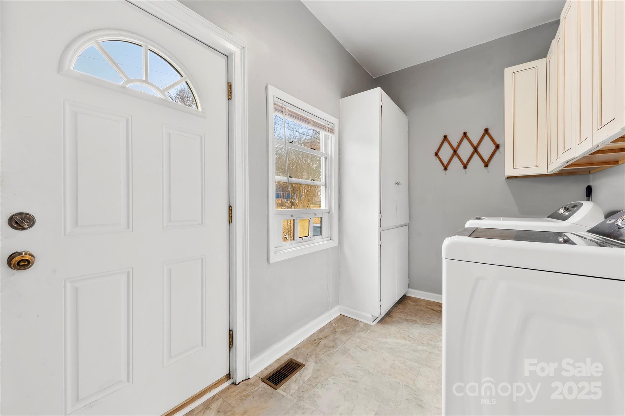590 Main Street SW