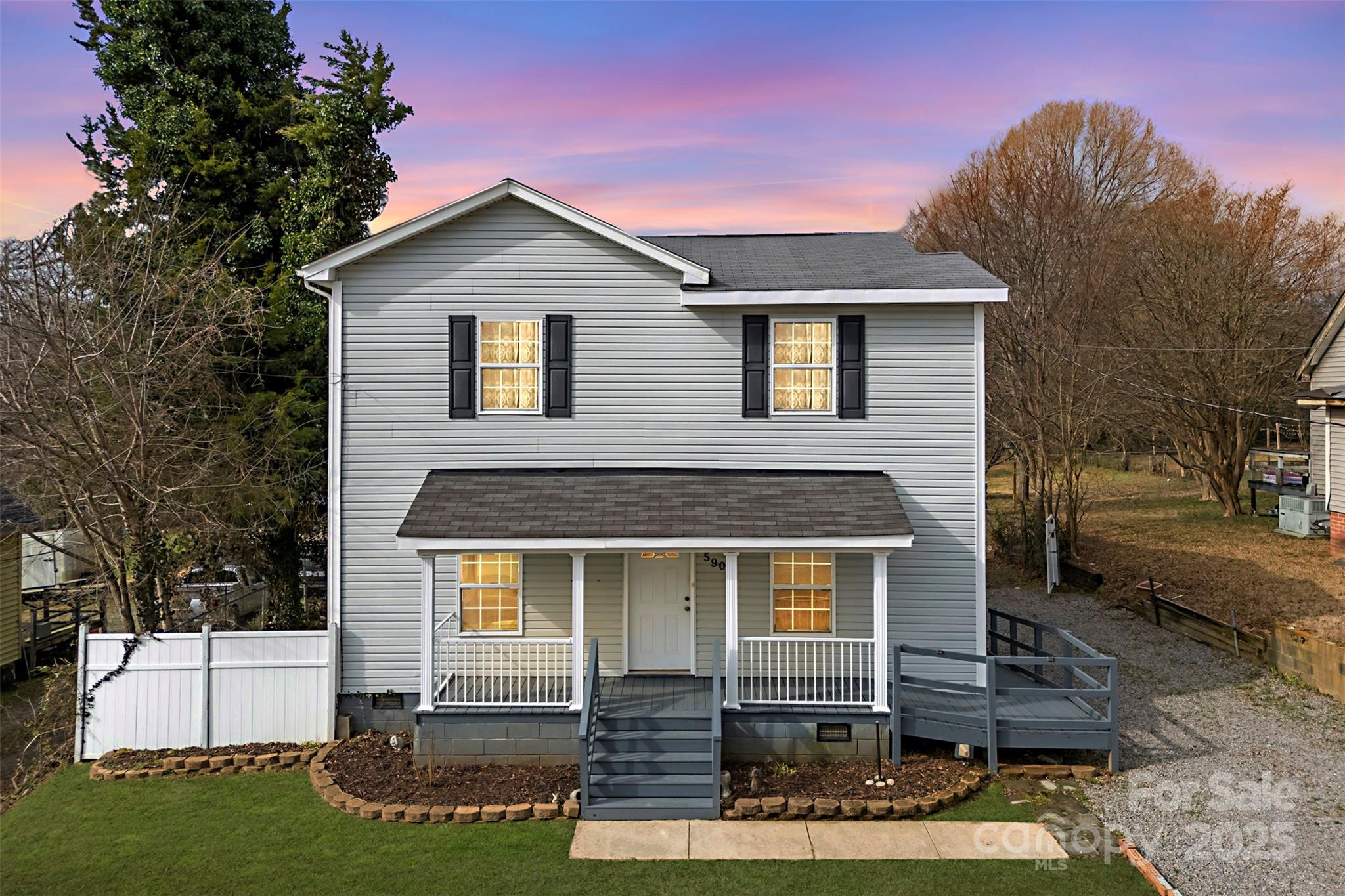 590 Main Street SW