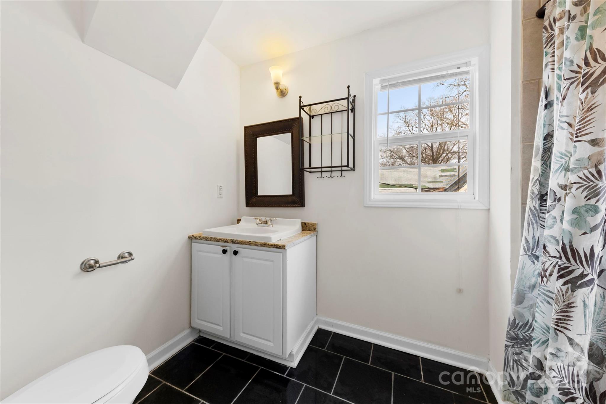 590 Main Street SW