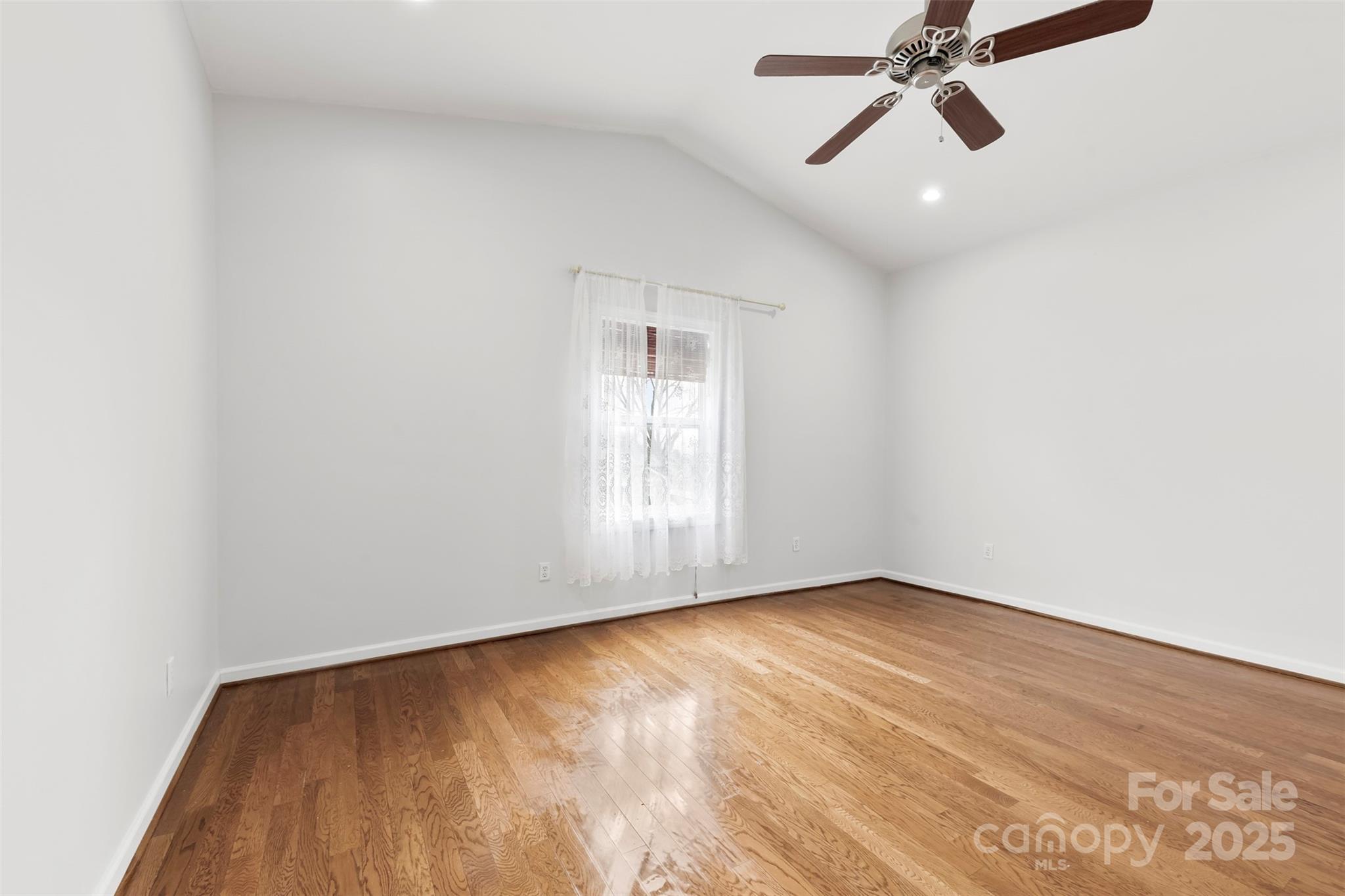 590 Main Street SW