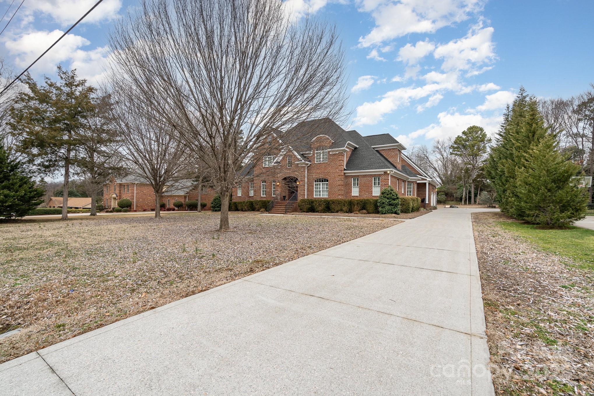 4421 Windwood Circle