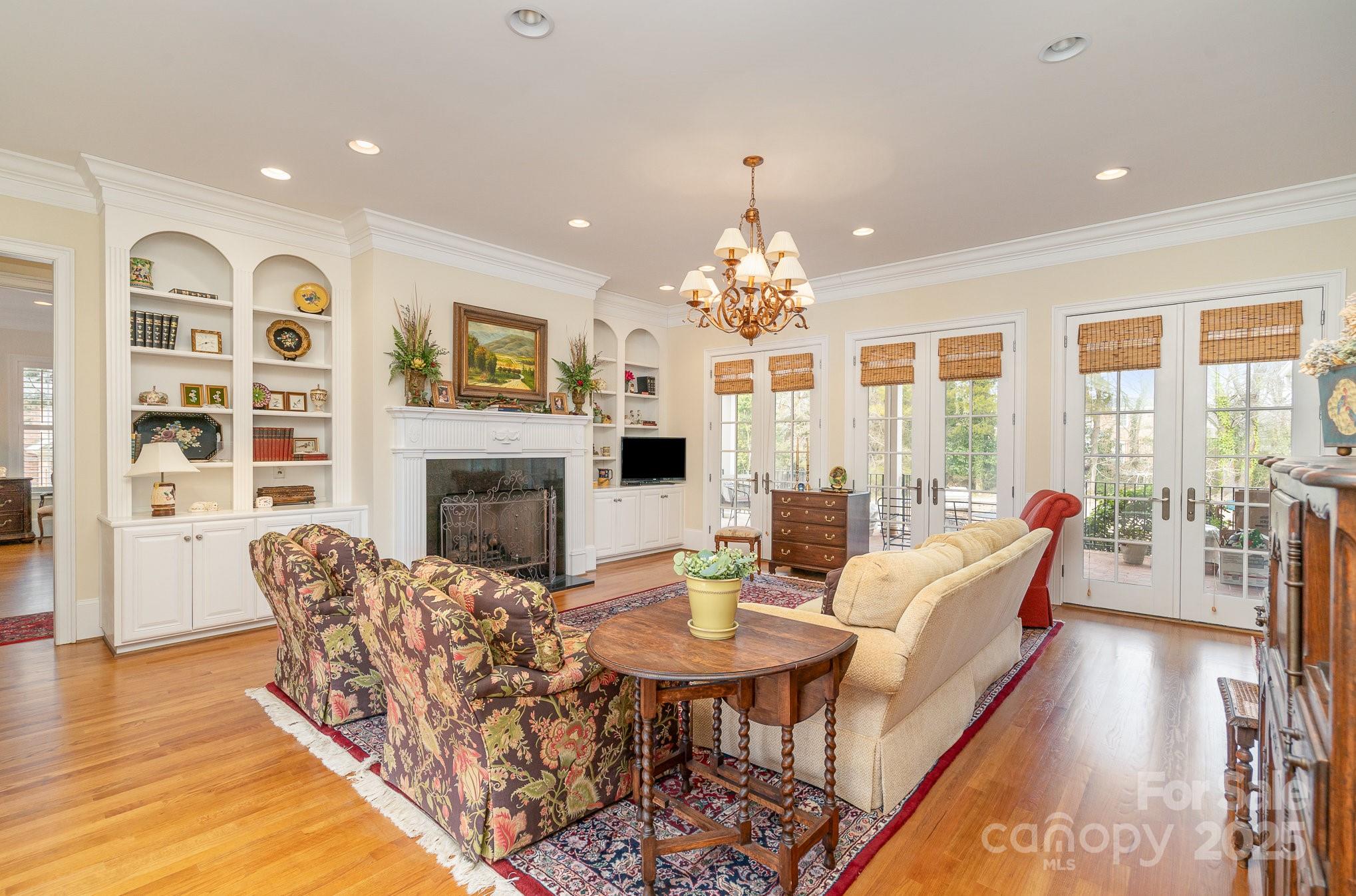 4421 Windwood Circle
