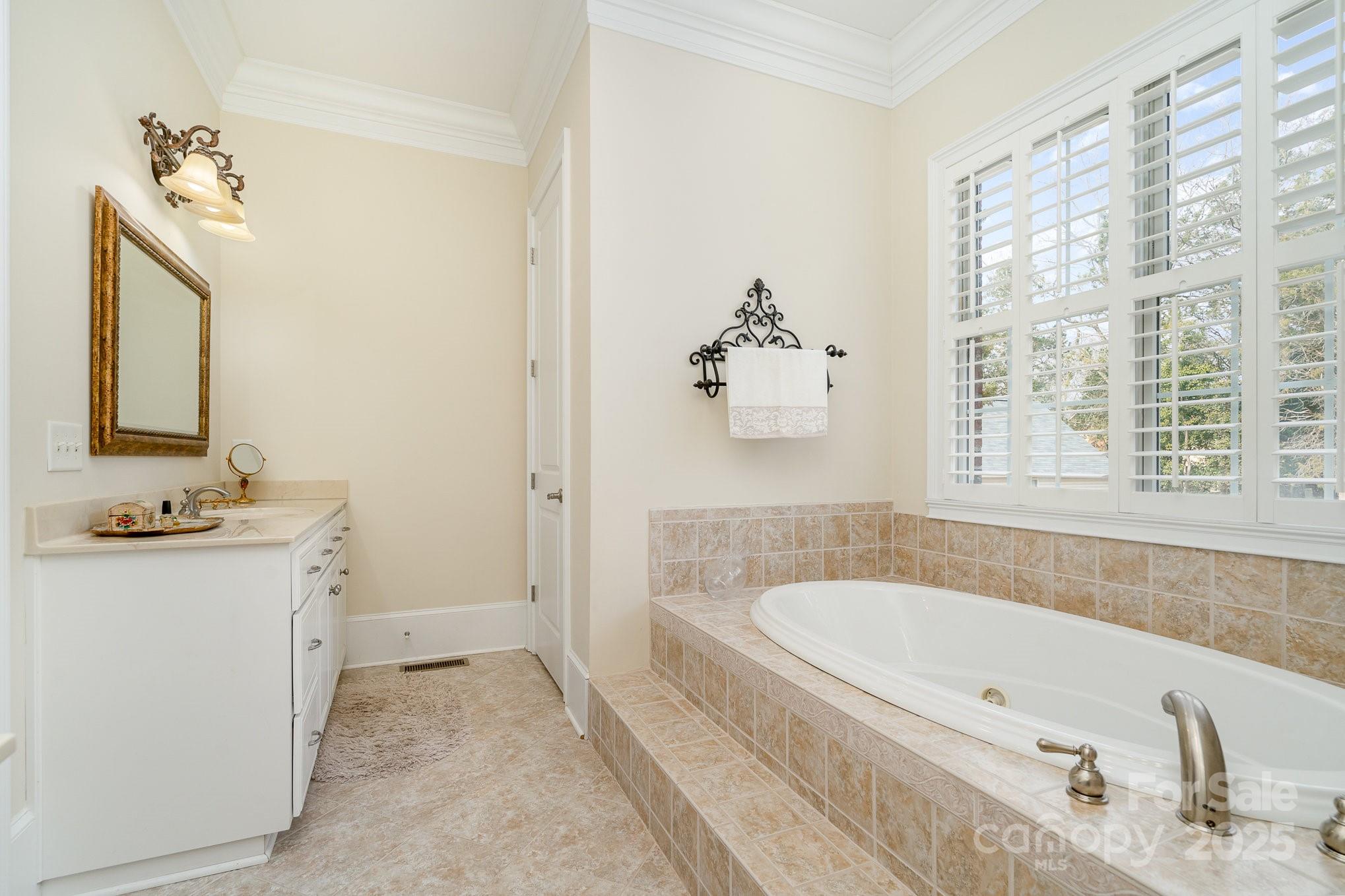 4421 Windwood Circle