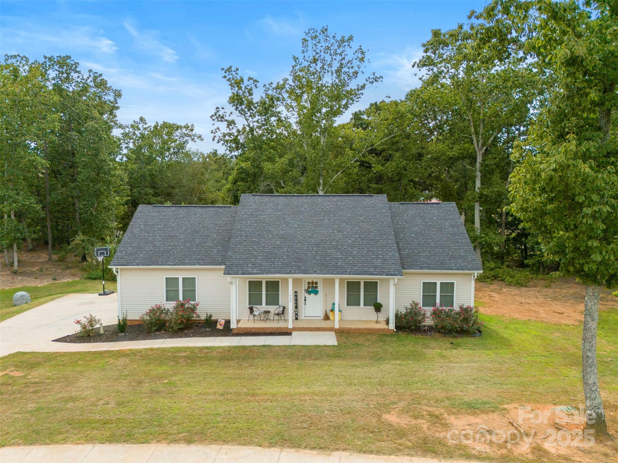 1706 Ivey Court