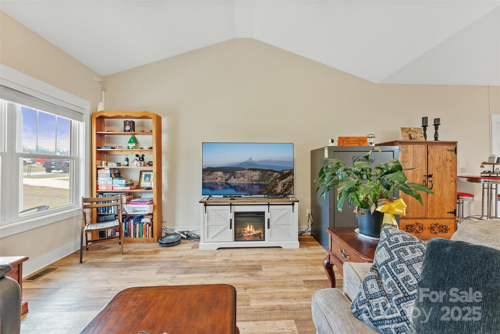 1706 Ivey Court
