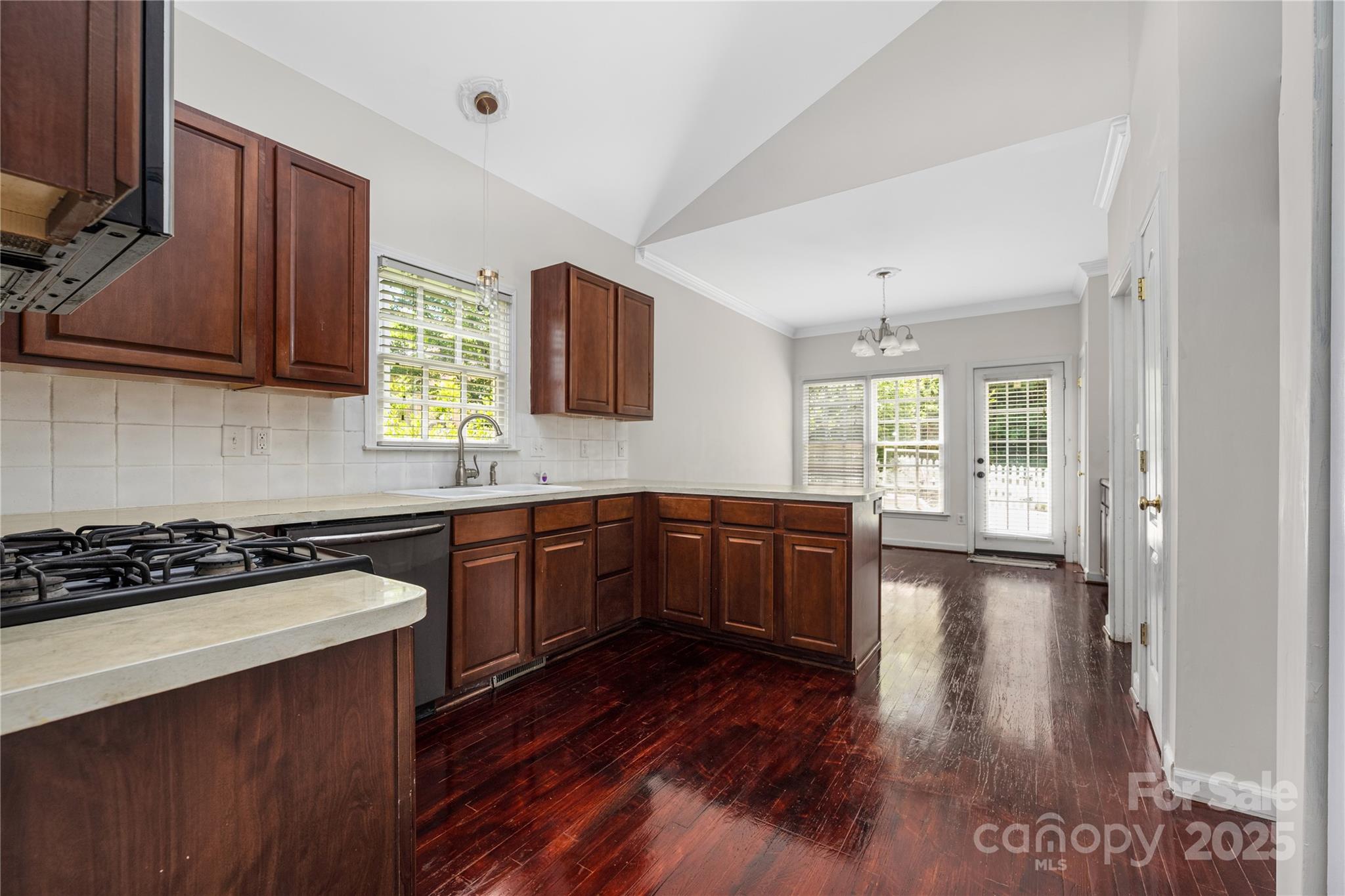 14105 Garden District Row